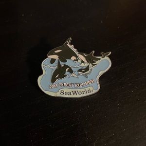 Sea world pin